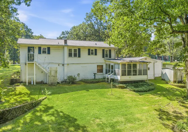 Photo 4 of Single family home for sale at 251 Mabry St, Camden, TN 38320 | MLS# 3613145 | Listing updated on 2026-10-07