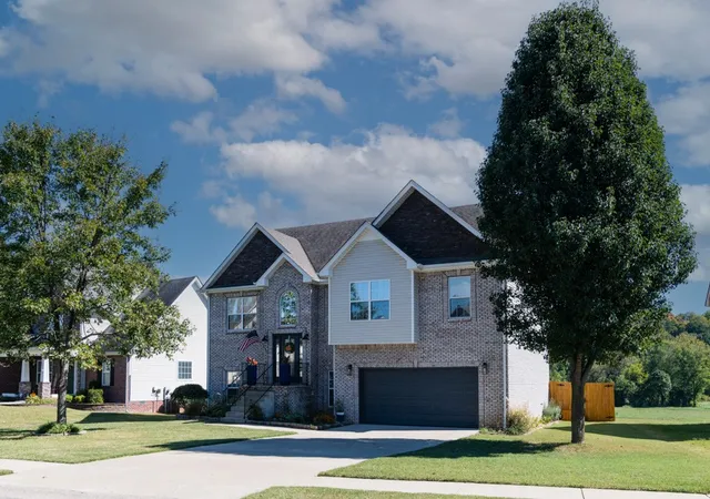 Photo 1 of Single family home for sale at 853 E Accipiter Cir, Clarksville, TN 37043 | MLS# 3615401 | Listing updated on 2026-10-20