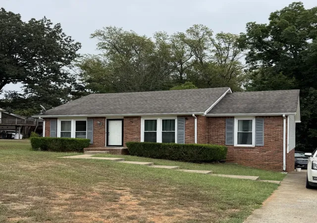 Photo 1 of Single family home for sale at 214 Sherwood Hills Dr, Clarksville, TN 37042 | MLS# 3613201 | Listing updated on 2026-10-07