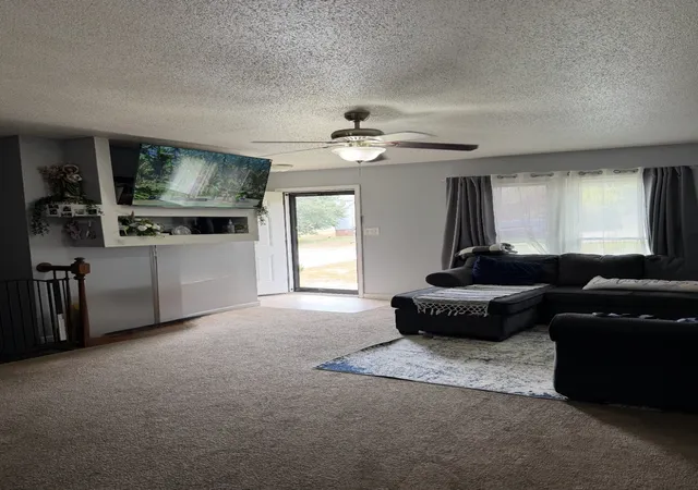 Photo 1 of Single family home for sale at 214 Sherwood Hills Dr, Clarksville, TN 37042 | MLS# 3613201 | Listing updated on 2026-10-07