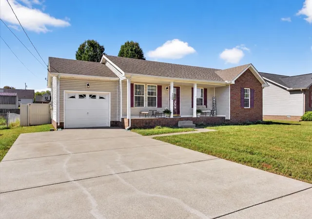 Photo 2 of Single family home for sale at 3458 Kingfisher Dr, Clarksville, TN 37042 | MLS# 3618832 | Listing updated on 2026-10-10