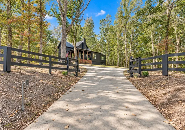 Photo 3 of Single family home for sale at 7505 Highway 100, Bon Aqua, TN 37025 | MLS# 3613200 | Listing updated on 2026-10-09