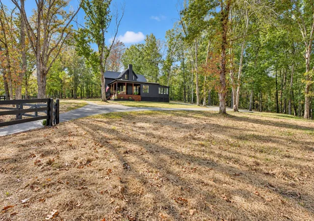 Photo 3 of Single family home for sale at 7505 Highway 100, Bon Aqua, TN 37025 | MLS# 3613200 | Listing updated on 2026-10-09