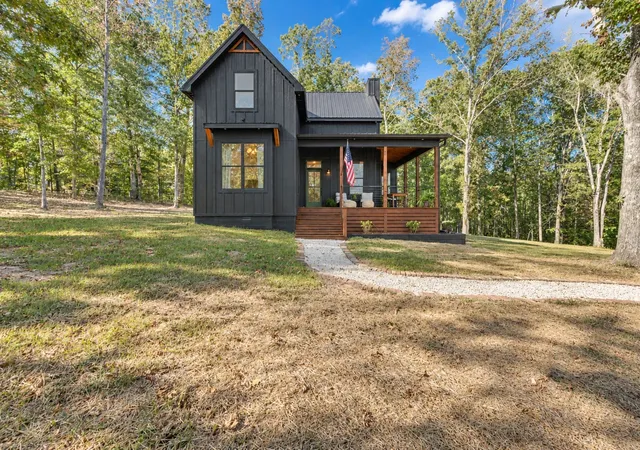 Photo 4 of Single family home for sale at 7505 Highway 100, Bon Aqua, TN 37025 | MLS# 3613200 | Listing updated on 2026-10-09