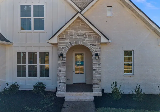 Photo 3 of Single family home for sale at 816 Brookdale Ct, Lebanon, TN 37087 | MLS# 3613202 | Listing updated on 2026-10-07