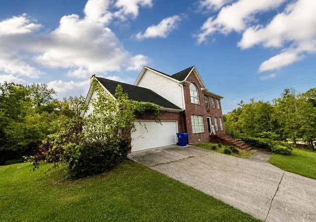 Photo 3 of Single family home for sale at 8866 Brucewood Ln, Knoxville, TN 37923 | MLS# 3620112 | Listing updated on 2026-10-26