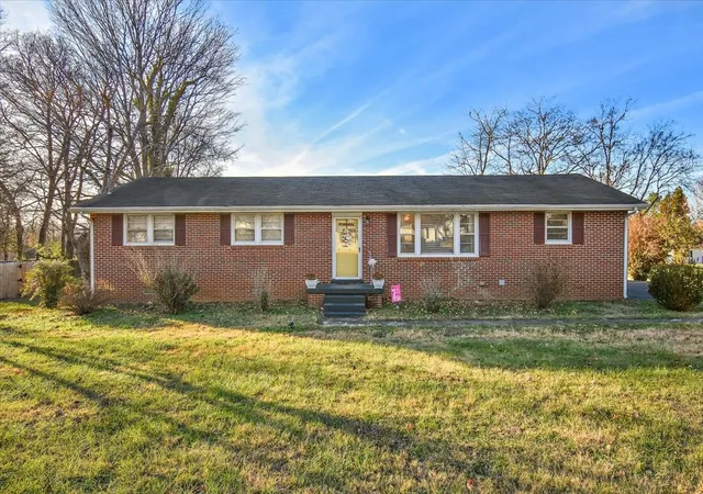 Photo 2 of Single family home for sale at 104 Burrum Dr, Shelbyville, TN 37160 | MLS# 3613210 | Listing updated on 2026-10-07