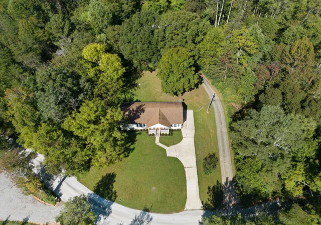 Photo 2 of Single family home for sale at 9887 Back Valley Rd, Evensville, TN 37332 | MLS# 3614420 | Listing updated on 2026-10-08