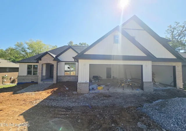 Photo 1 of Single family home for sale at 134 Amohi Way, Loudon, TN 37774 | MLS# 3613215 | Listing updated on 2026-10-08