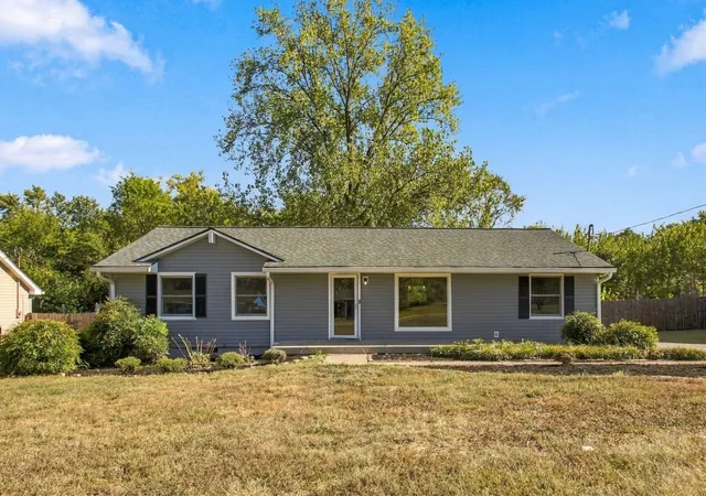 Single family home for sale at 106 Cedarcrest Dr, Hendersonville, TN 37075 | MLS# 3618852