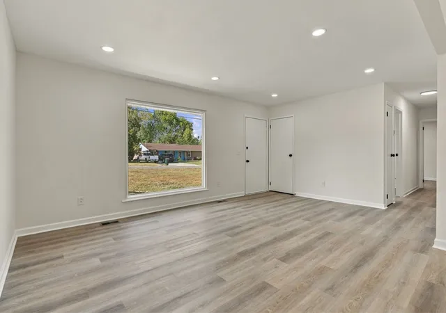 Photo 4 of Single family home for sale at 106 Cedarcrest Dr, Hendersonville, TN 37075 | MLS# 3618852 | Listing updated on 2026-10-09