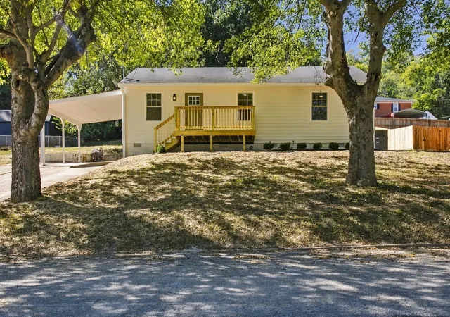 Photo 1 of Single family home for sale at 207 Edgewood Ave, Mount Pleasant, TN 38474 | MLS# 3615286 | Listing updated on 2026-10-09