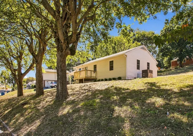Photo 3 of Single family home for sale at 207 Edgewood Ave, Mount Pleasant, TN 38474 | MLS# 3615286 | Listing updated on 2026-10-09