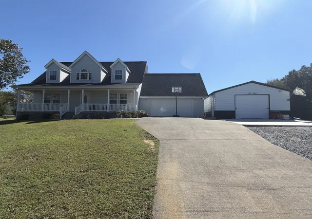 Photo 1 of Single family home for sale at 2833 English Valley Ln, Sevierville, TN 37876 | MLS# 3613237 | Listing updated on 2026-10-08
