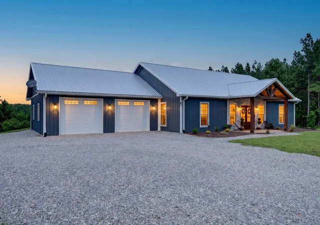 Photo 3 of Single family home for sale at 3931 Highway 231, Erin, TN 37061 | MLS# 3613273 | Listing updated on 2026-10-21