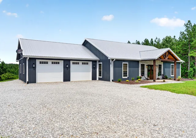 Photo 3 of Single family home for sale at 3931 Highway 231, Erin, TN 37061 | MLS# 3613273 | Listing updated on 2026-10-21