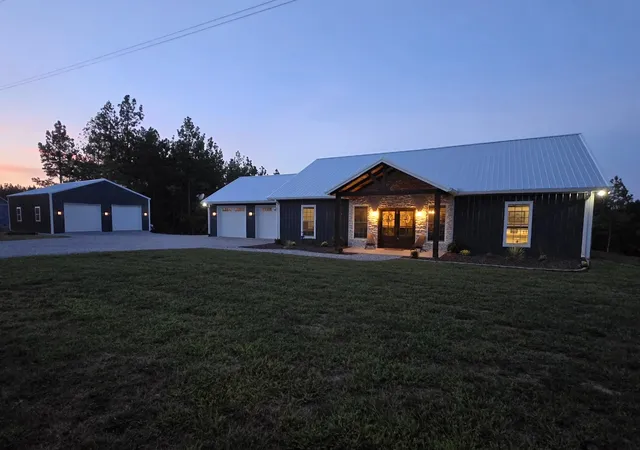 Photo 4 of Single family home for sale at 3931 Highway 231, Erin, TN 37061 | MLS# 3613273 | Listing updated on 2026-10-21