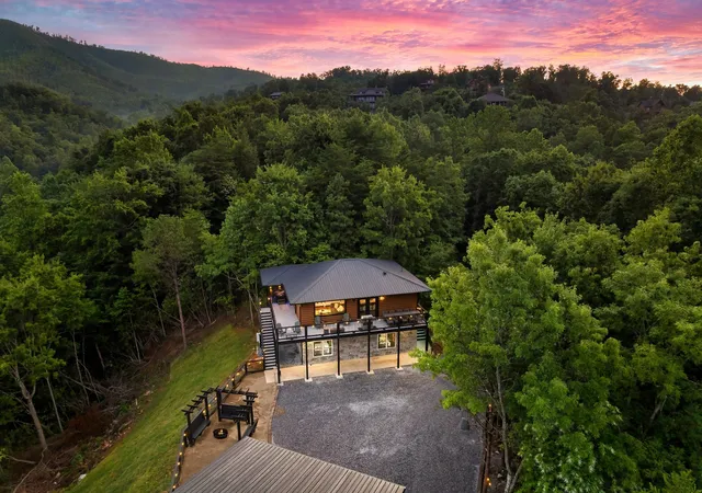 Photo 1 of Single family home for sale at 3853 Warden Branch Ln, Gatlinburg, TN 37738 | MLS# 3613275 | Listing updated on 2026-10-08