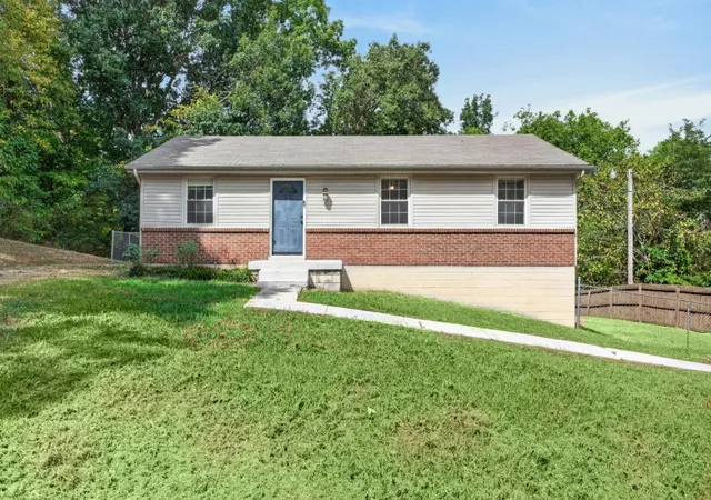 Single family home for sale at 1425 Richmond Pl, Clarksville, TN 37040 | MLS# 3621466