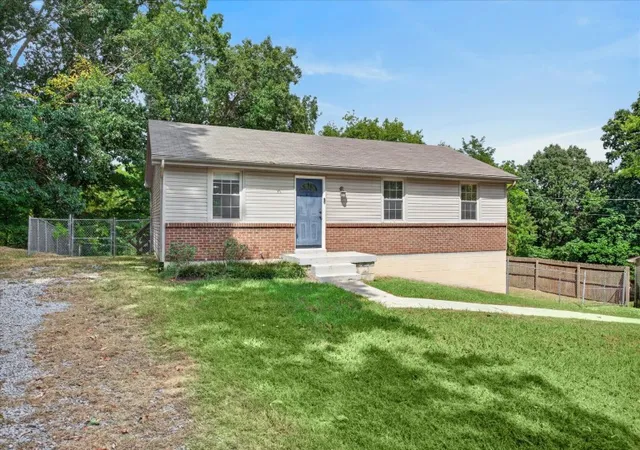 Photo 2 of Single family home for sale at 1425 Richmond Pl, Clarksville, TN 37040 | MLS# 3621466 | Listing updated on 2026-10-23