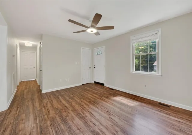 Photo 4 of Single family home for sale at 1425 Richmond Pl, Clarksville, TN 37040 | MLS# 3621466 | Listing updated on 2026-10-23