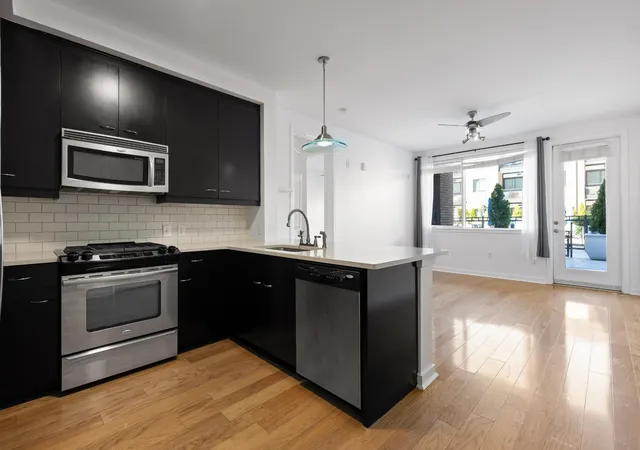Photo 3 of Condo for sale at 200 Manufacturers Rd #221, Chattanooga, TN 37405 | MLS# 3613311 | Listing updated on 2026-10-08