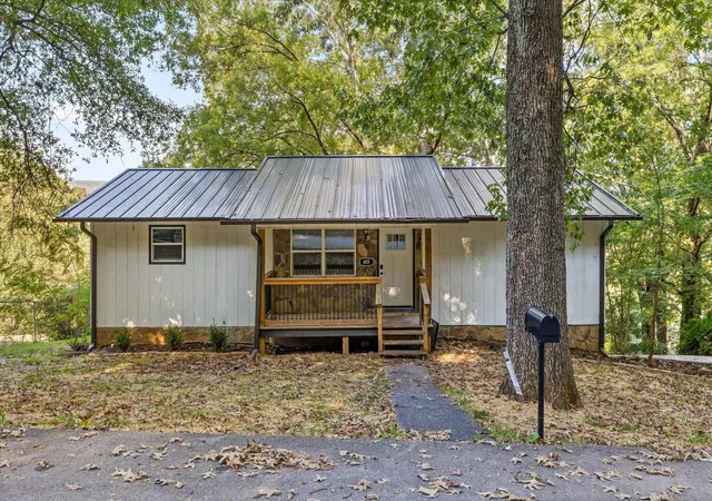 Single family home for sale at 405 Dempsey Ln, Rossville, GA 30741 | MLS# 3614439