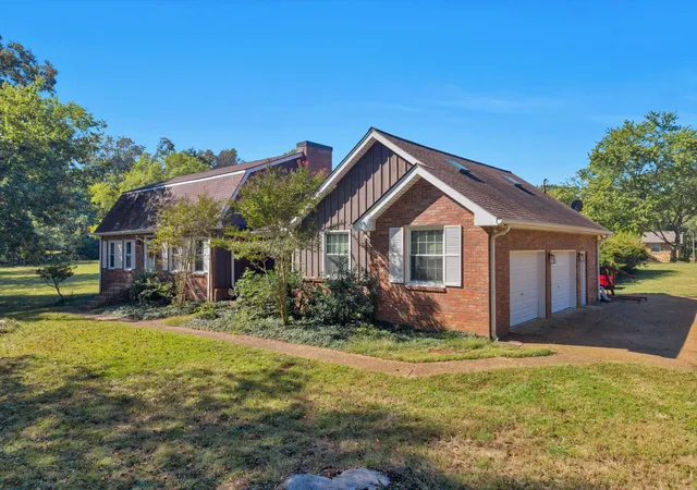 Photo 2 of Single family home for sale at 401 Foxglove Pl, Mount Juliet, TN 37122 | MLS# 3620397 | Listing updated on 2026-10-30