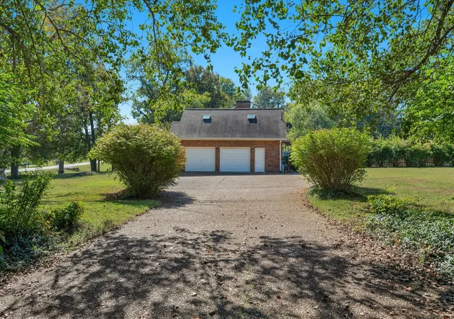 Photo 3 of Single family home for sale at 401 Foxglove Pl, Mount Juliet, TN 37122 | MLS# 3620397 | Listing updated on 2026-10-30