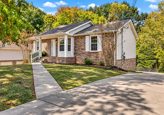 Photo 2 of Single family home for sale at 740 Acorn Dr, Clarksville, TN 37043 | MLS# 3615290 | Listing updated on 2026-10-10