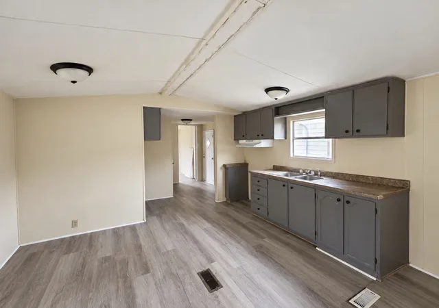 Photo 3 of Manufactured home for sale at 441 Crawford Cir, Sparta, TN 38583 | MLS# 3615229 | Listing updated on 2026-10-08
