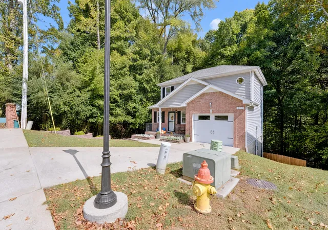 Photo 1 of Single family home for sale at 303 David Dr, Clarksville, TN 37040 | MLS# 3615020 | Listing updated on 2026-10-10