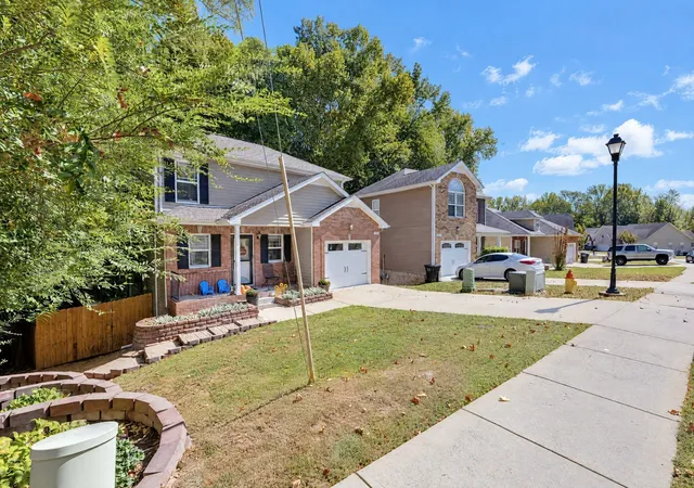 Photo 3 of Single family home for sale at 303 David Dr, Clarksville, TN 37040 | MLS# 3615020 | Listing updated on 2026-10-10