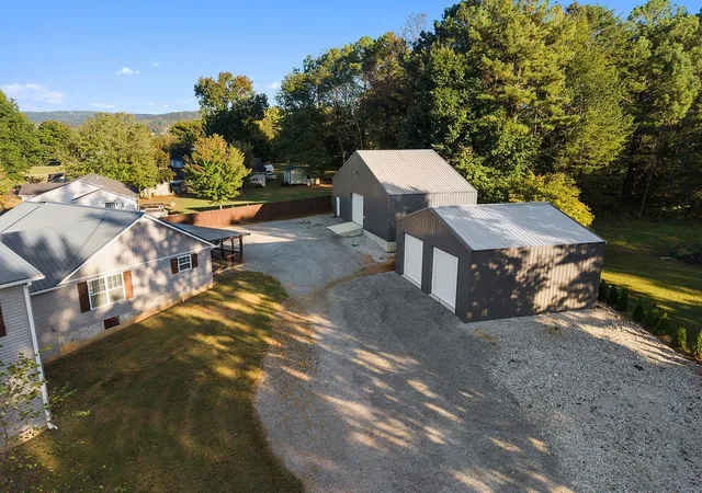Photo 2 of Single family home for sale at 32 Mcgee Rd, Mc Minnville, TN 37110 | MLS# 3615087 | Listing updated on 2026-10-08