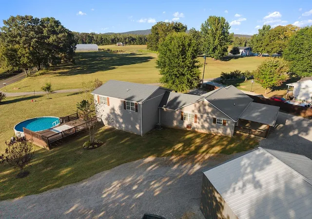 Photo 3 of Single family home for sale at 32 Mcgee Rd, Mc Minnville, TN 37110 | MLS# 3615087 | Listing updated on 2026-10-08
