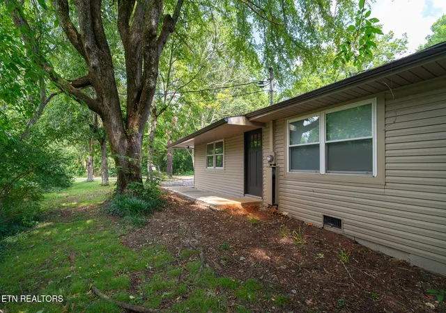 Photo 2 of Single family home for sale at 1319 Boyds Crk Hwy, Seymour, TN 37865 | MLS# 3614557 | Listing updated on 2026-10-08