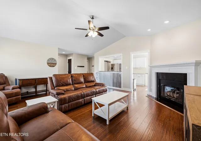 Photo 3 of Single family home for sale at 2418 Tamjo Dr, Maryville, TN 37801 | MLS# 3614529 | Listing updated on 2026-10-08