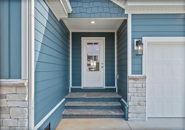 Photo 3 of Single family home for sale at 908 Bankside Dr, Clarksville, TN 37043 | MLS# 3615441 | Listing updated on 2026-10-09