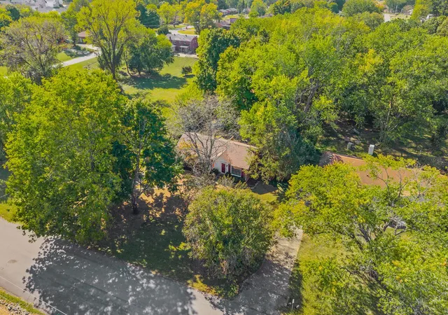Photo 1 of Single family home for sale at 2030 Whitland Dr, Clarksville, TN 37043 | MLS# 3619467 | Listing updated on 2026-10-22