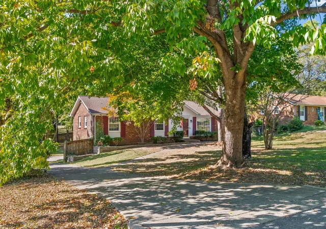 Photo 2 of Single family home for sale at 2030 Whitland Dr, Clarksville, TN 37043 | MLS# 3619467 | Listing updated on 2026-10-22
