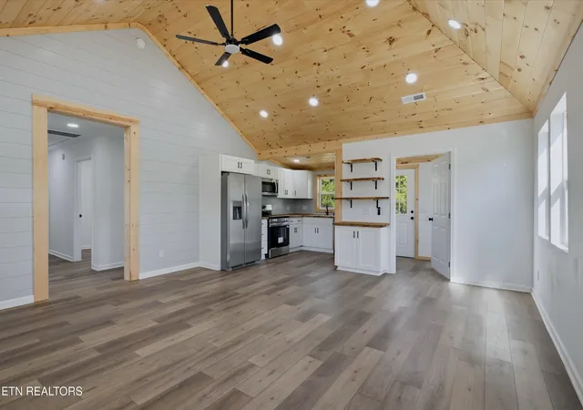 Photo 2 of Single family home for sale at 1100 8th Street, Etowah, TN 37331 | MLS# 3614568 | Listing updated on 2026-10-08