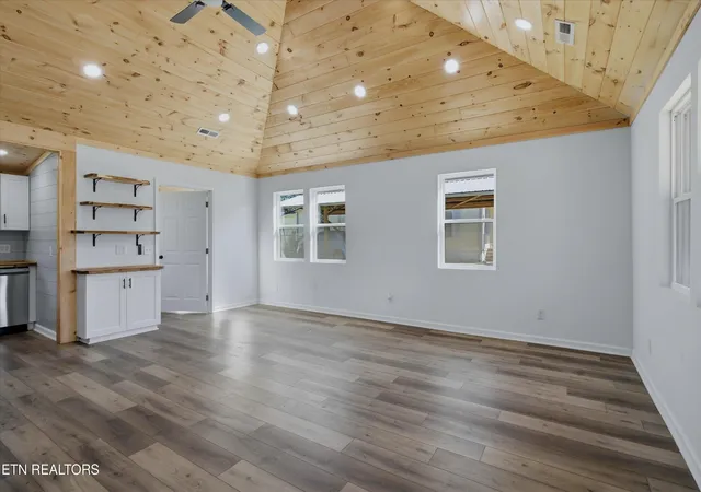 Photo 3 of Single family home for sale at 1100 8th Street, Etowah, TN 37331 | MLS# 3614568 | Listing updated on 2026-10-08