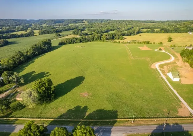 Photo 4 of Single family home for sale at 2 Santa Fe Pike, Santa Fe, TN 38482 | MLS# 3615033 | Listing updated on 2026-10-08