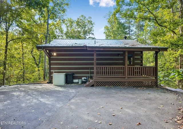 Photo 2 of Single family home for sale at 3040 Patty View Way, Sevierville, TN 37862 | MLS# 3615043 | Listing updated on 2026-10-08