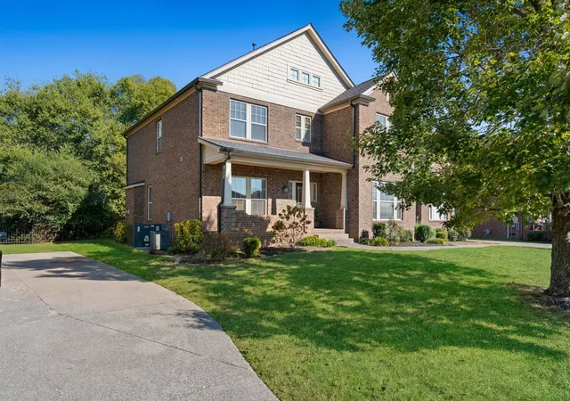 Photo 2 of Single family home for sale at 1042 Cantwell Pl, Spring Hill, TN 37174 | MLS# 3619582 | Listing updated on 2026-10-29