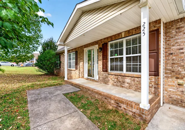 Photo 1 of Single family home for sale at 225 Raintree Dr, Clarksville, TN 37042 | MLS# 3619717 | Listing updated on 2026-10-14