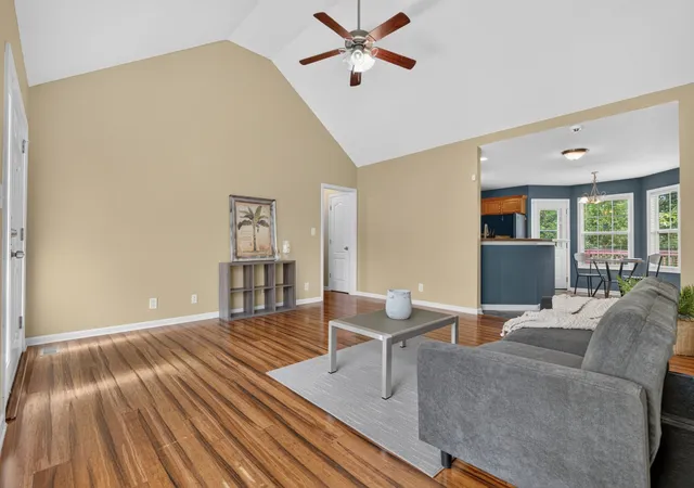 Photo 4 of Single family home for sale at 225 Raintree Dr, Clarksville, TN 37042 | MLS# 3619717 | Listing updated on 2026-10-14
