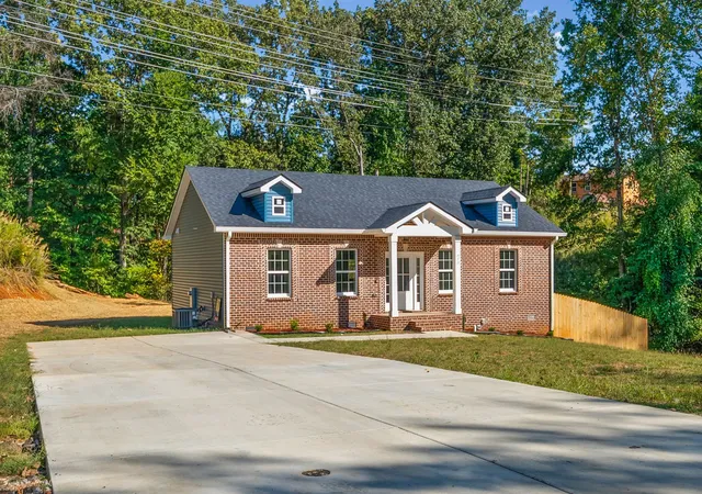 Photo 2 of Single family home for sale at 613 Hill Rd, Clarksville, TN 37040 | MLS# 3618610 | Listing updated on 2026-10-09