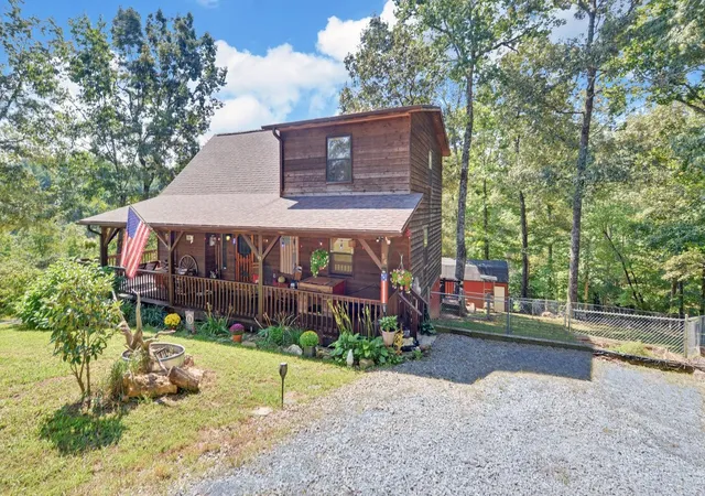 Photo 2 of Single family home for sale at 36 Dwaynes Trl, Murphy, NC 28906 | MLS# 3615145 | Listing updated on 2026-10-08