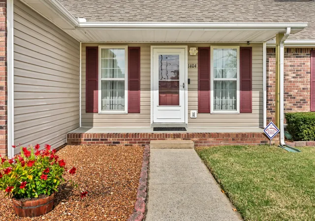 Photo 2 of Single family home for sale at 1404 Elliott Ct, Clarksville, TN 37042 | MLS# 3619035 | Listing updated on 2026-10-19
